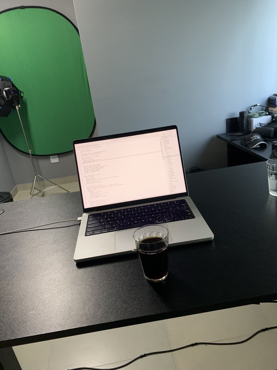 Startup BR é:
- nome de fruta
- café no copo de cerveja