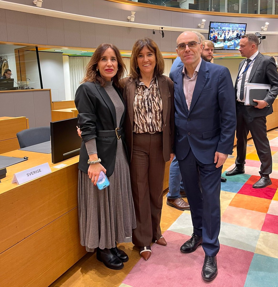 itsaslurraEJGV's tweet photo. 🐟 Euskadi asiste en Bruselas al último consejo de ministros de Agricultura y Pesca de la Unión Europea del año en el que se decidirán las TACs y cuotas de las principales especies de la pesquería vasca como el atún rojo, el bonito o la anchoa.

🔗 https://t.co/umUGvELSIY https://t.co/6oLeyvnWpQ