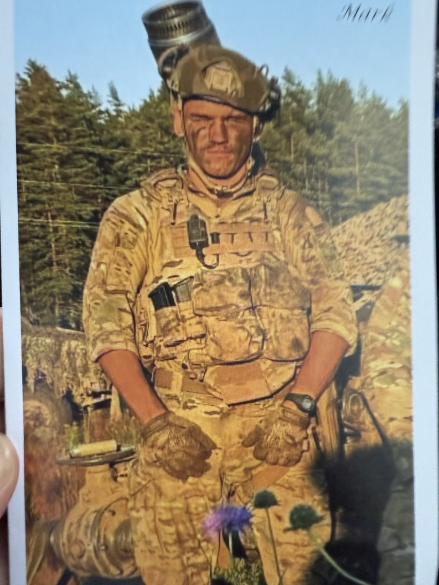 FranckenTheo's tweet photo. Prachtige, jonge kerel juist begraven in aanwezigheid van 700 mensen waaronder bijna het voltallige bataljon artillerie uit Brasschaat, een deel vanuit de missie in Litouwen voor een dag. Het was een mooie dienst. Hij kreeg militaire eer. 

Ik ben er stil van. Rust in Vrede, Danfo ‘Mark’.