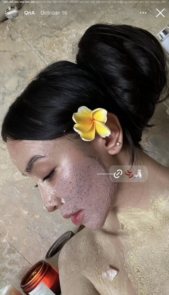 meauwww11's tweet image. abis ngepoin org ini, soalnya cantik dan seksi banget... selain body, aku selalu salfok sama kulitnya… 

untungnya dia gak pelit, dan emang buanyak produk yg dia pake. 

aku yg cuma pake sabun sama lotion cukup tau diri aja sih😁😁😁