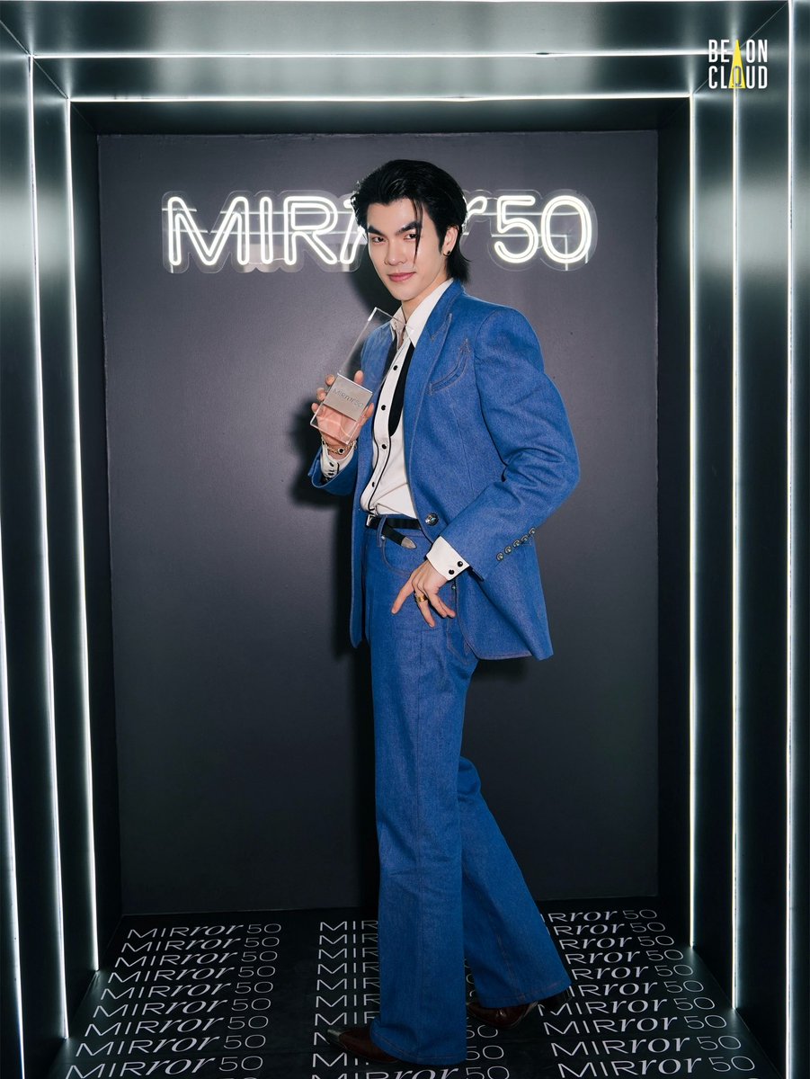 วันนี้ขอบคุณกำลังใจจากแฟน ๆ ทั้งทีมหน้างานและทีมหน้าจอที่ส่งให้ มาย ของเราที่งาน MIRROR50 มาก ๆ นะคะ 🙏🏼 Good night 🌙✨

#MIRROR50xMILE
#MIRROR50 #AllVoicesEmpoweringOnes #ทุกคนคือพลังทุกเสียงคือการเปลี่ยนแปลง