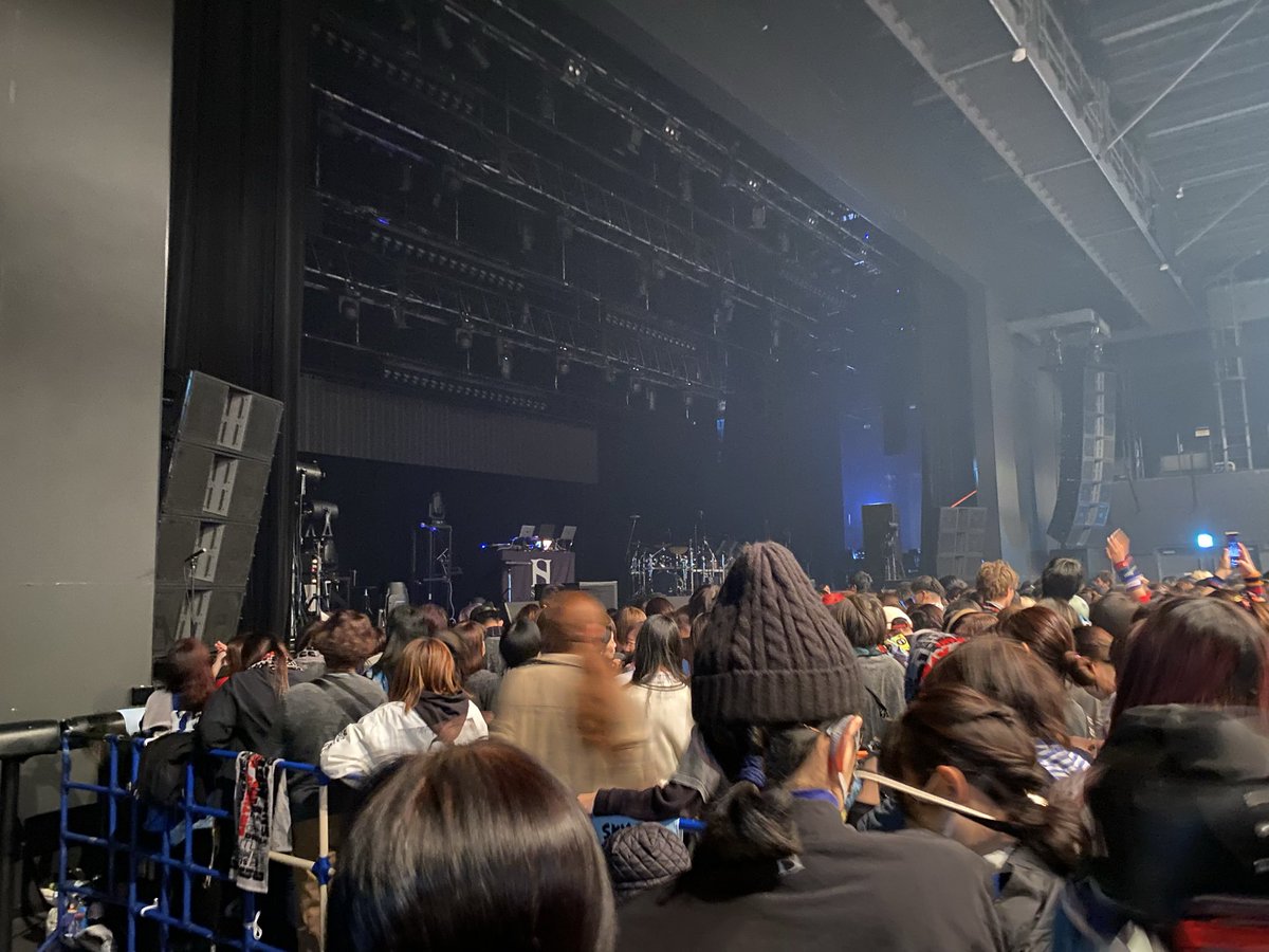 最初ここくらいからここまできた。もみくちゃにされたけど近くで見れ