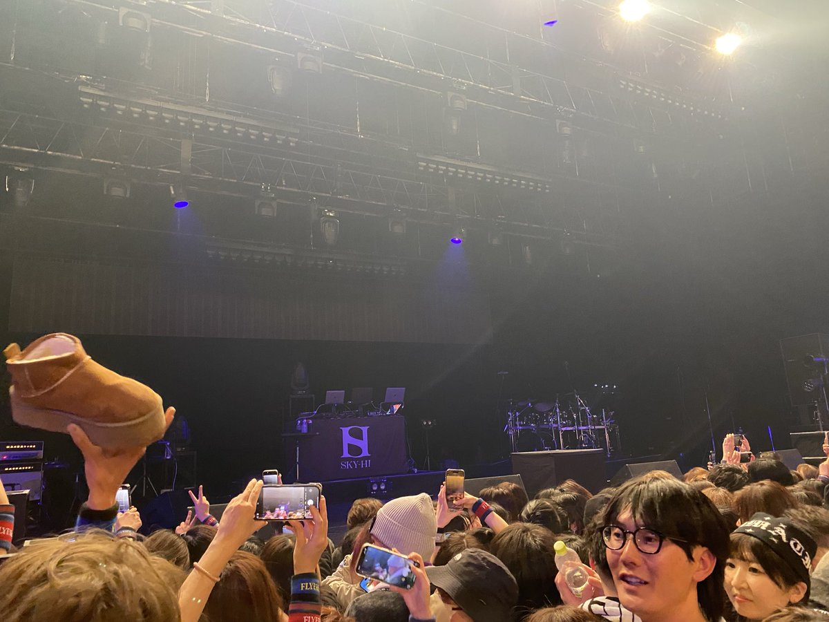 最初ここくらいからここまできた。もみくちゃにされたけど近くで見れ