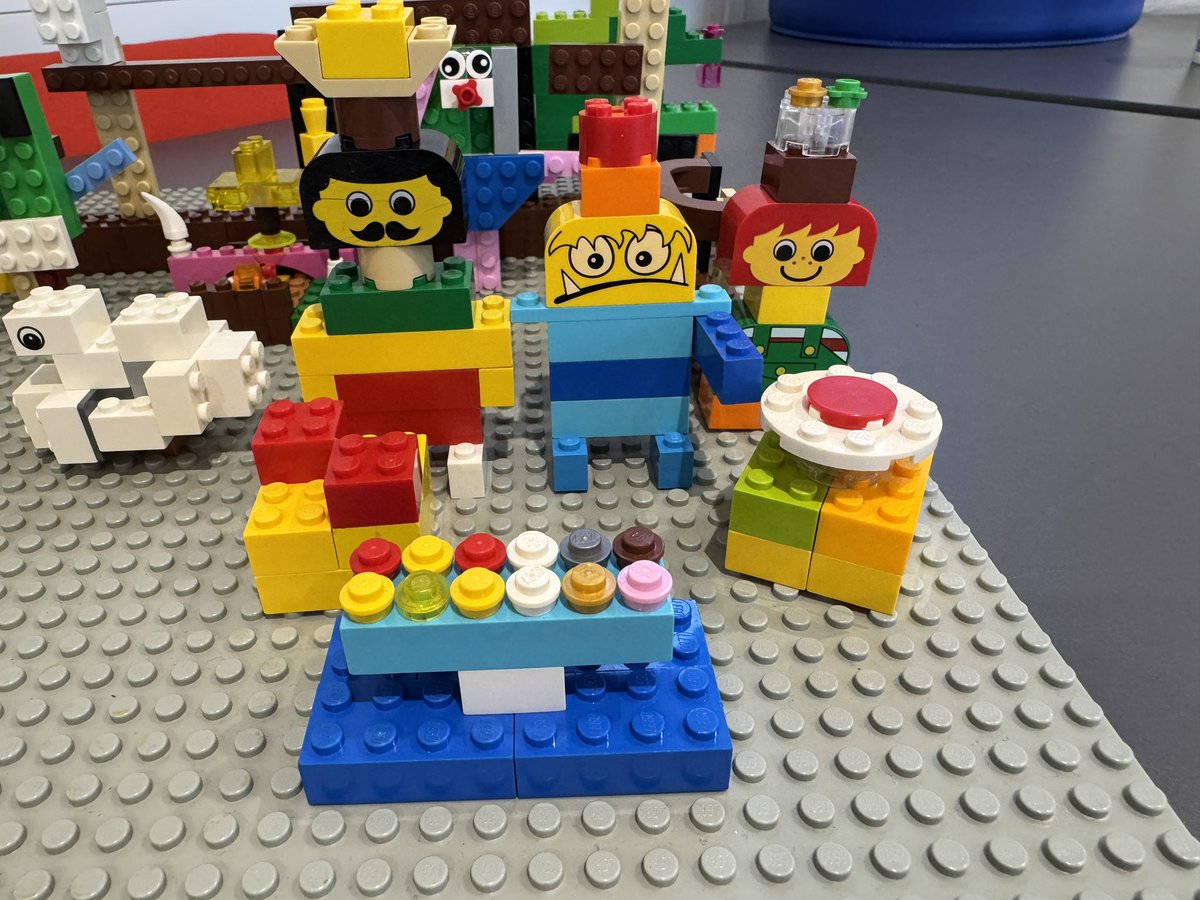 Bricks2Learn tweet media