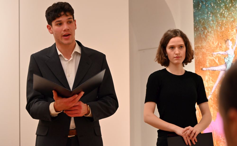 MDLoka's tweet photo. Pretekli teden je bila v ljubljanski Galeriji Družina predstavljena pesniška zbirka TURJAŠKI LABOD avtorja dr. Tineta Debeljaka, enega od ustanoviteljev loškega muzejskega društva, ki je zbirko letos tudi izdalo. Vabljeni k branju prispevka na https://t.co/fG78Jcnfum https://t.co/2yVJkZdBk5
