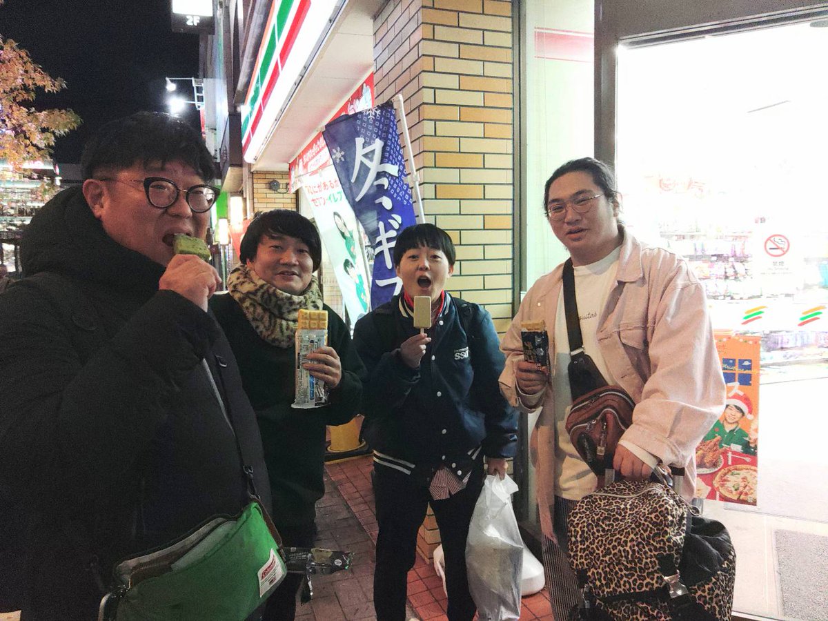 昨日は
姫路西二階町商店街
 「シン・七福座」にて
『ひめクリ』でした

ソエジマ隊員と九明ジュエルなみをがゲスト！！！
みつくにさんの値段制限付きアイス今月も頂きました！
通りすがりの人にこの寒いのに絶対アイスいらんと言われましたが、みつくにさんご馳走様でした。

次回は来年1月7日(水)