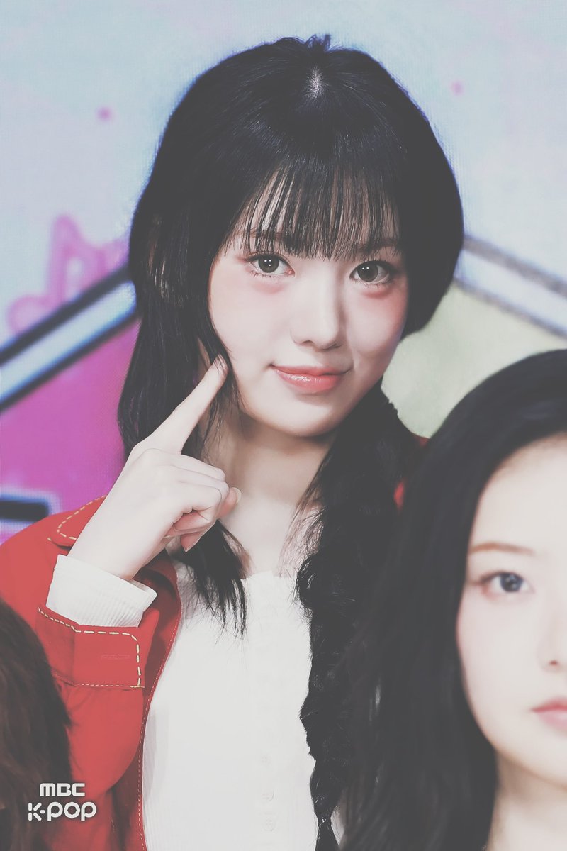 Lyeesui's tweet image. #cherrubscorner! &amp;gt;__&amp;lt; soft lights, sweet smiles, and that gentle kind of energy that makes everything feel a little warmer. look so effortlessly bright: ♥︎ like a moment you want to pause and replay, filled with comfort, charm, and the kind of happiness that stays with you.