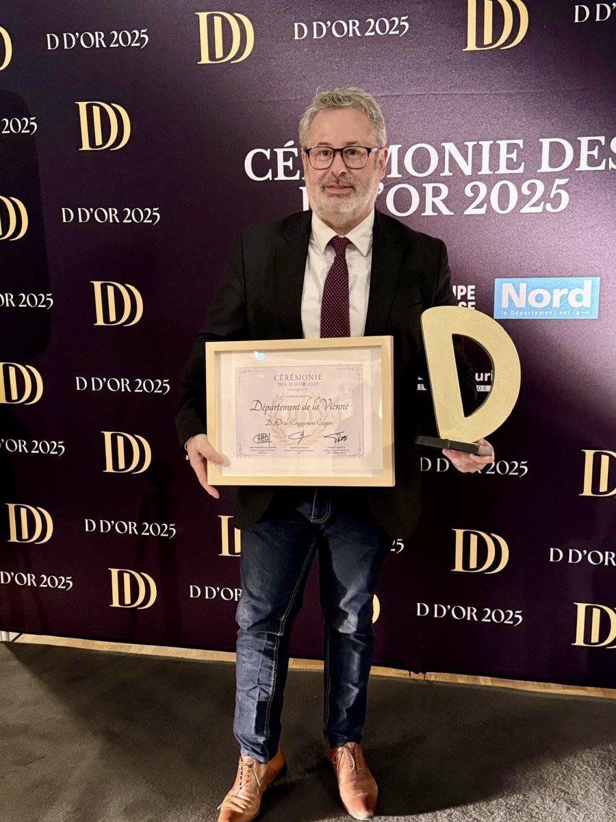 #Fierté ✨ | Le Département de la Vienne récompensé à la cérémonie des D d’Or 2025 organisée par le Journal des Départements à Lille🏆

🤝 Benoit Coquelet, Vice-Président en charge de l’Emploi et de l’Insertion et President du SDIS 86, s’est vu remettre le D d’Or de l’engagement
