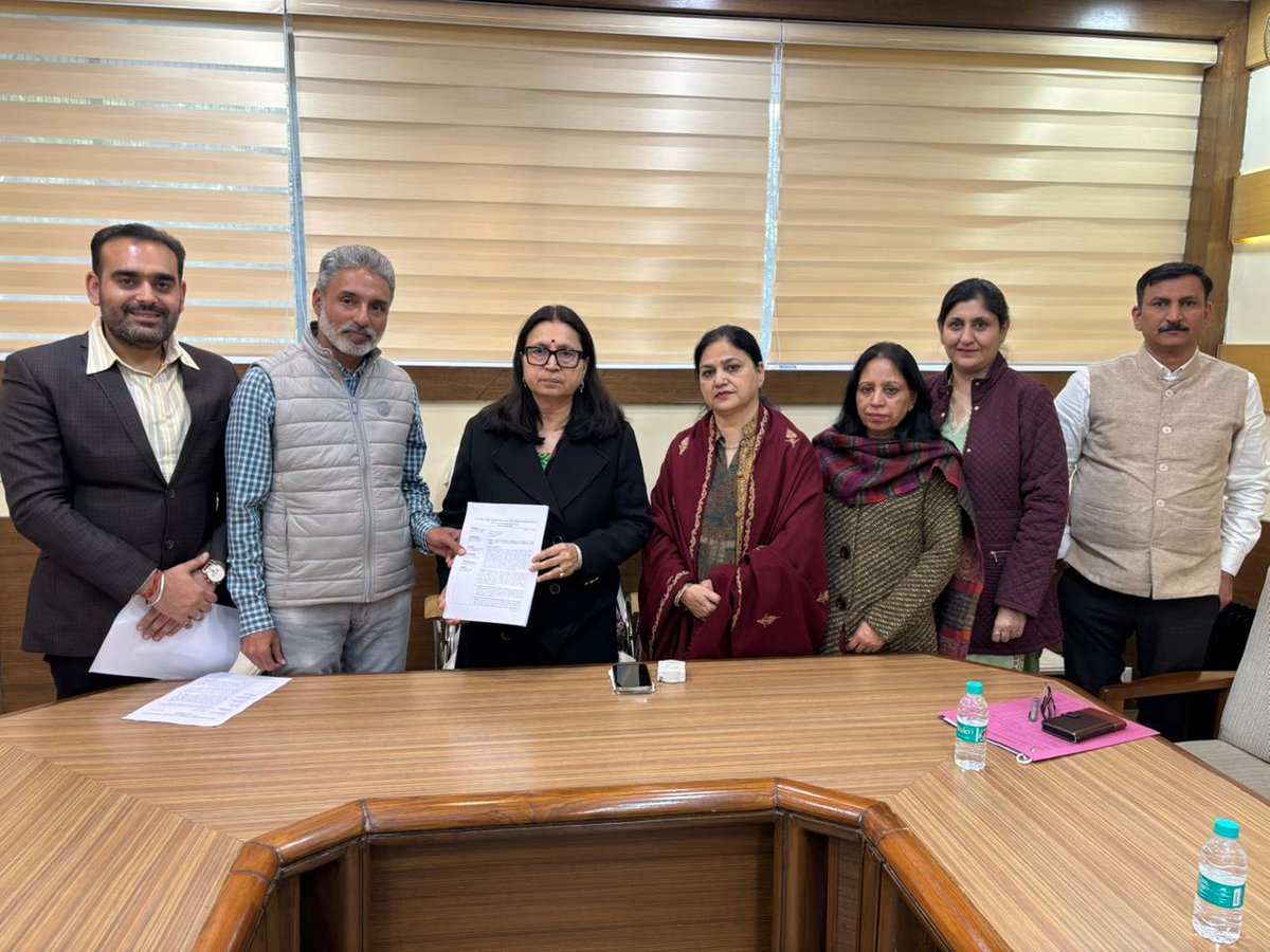 DrSSSandhu's tweet photo. Dear friends,
In view of our demands, we met the Vice Chancellor today. Various issues were discussed at length in a positive and constructive atmosphere. Let us hope for a favourable outcome.
Warm Regards!
Dr Shaminder Singh Sandhu https://t.co/gsRshseJ5c