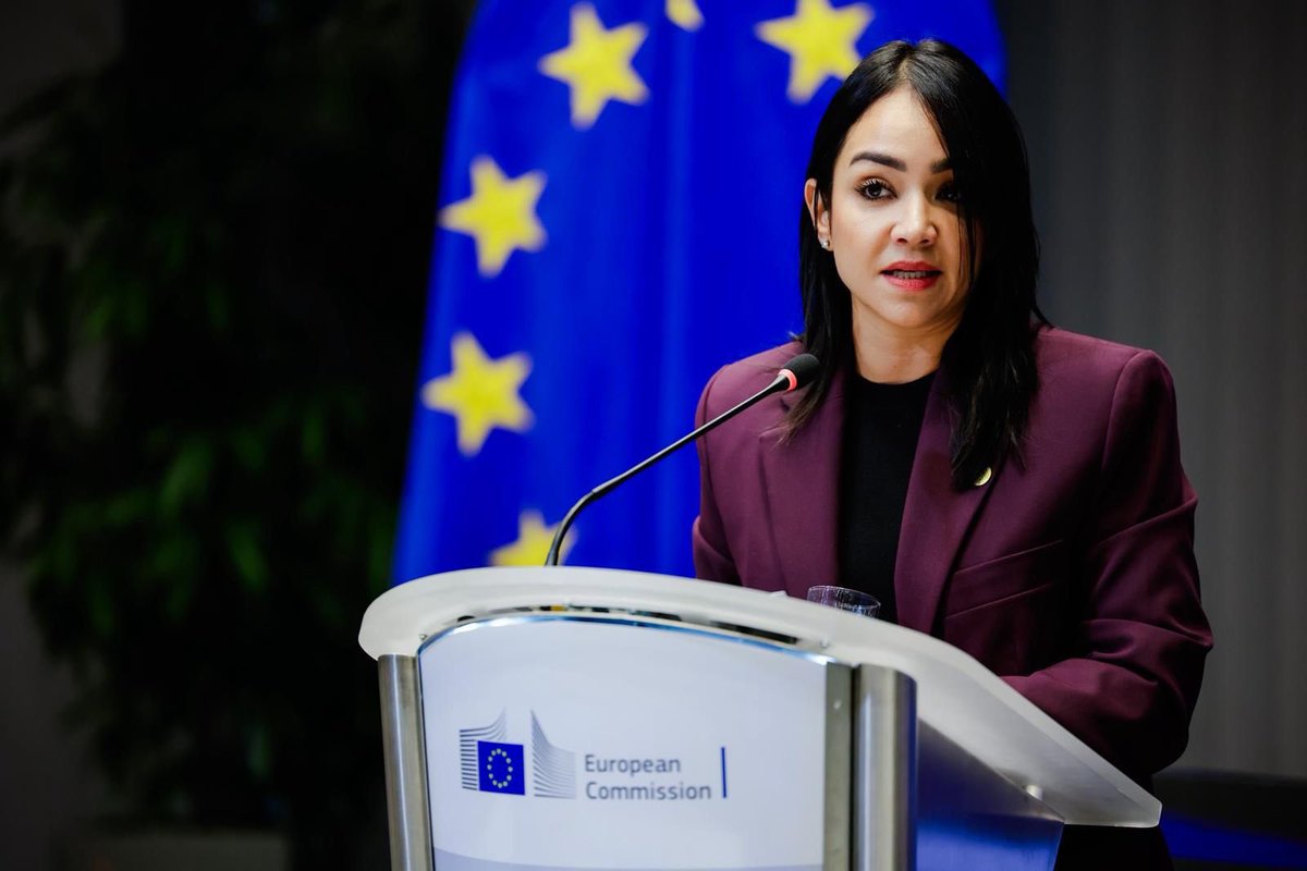 FarideRaful's tweet photo. Hoy representé a la República Dominicana en Bruselas, en la Conferencia Internacional convocada por la Comisión Europea para combatir el tráfico ilícito de migrantes.

Presentamos los avances del país en esta lucha: más investigaciones, más condenas, más cooperación internacional y mayor protección para las víctimas.

También sostuvimos reuniones con autoridades europeas para fortalecer la seguridad fronteriza y la investigación criminal. Como el Sr. Bernard Quintín, ministro de Seguridad e Interior de Bélgica y el Sr. Magnus Brunner, comisionario de Asuntos Internos y Migración.

🇩🇴 RD reafirma su compromiso: enfrentar a las redes que trafican con personas y defender la dignidad humana en cada acción.

#interiorypoliciard