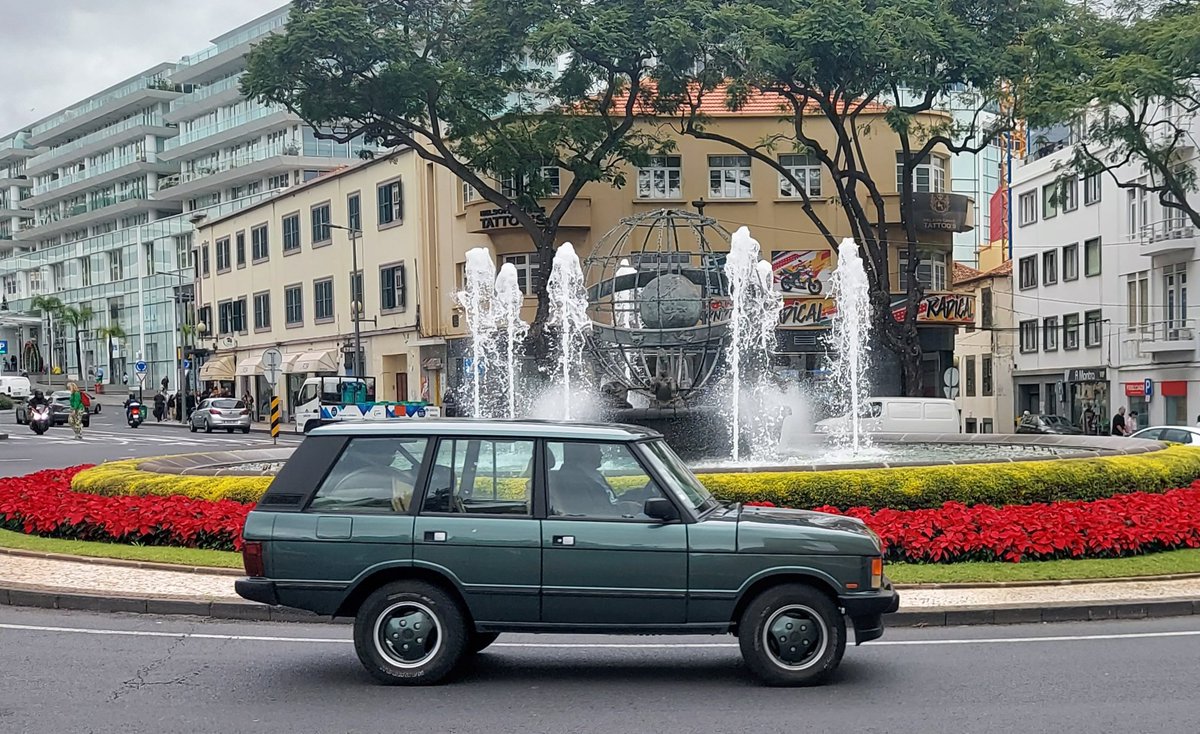 There was a time when the Range Rover was a truly wonderful motor #rangerover #classiccar #thecarlawyer #madeira