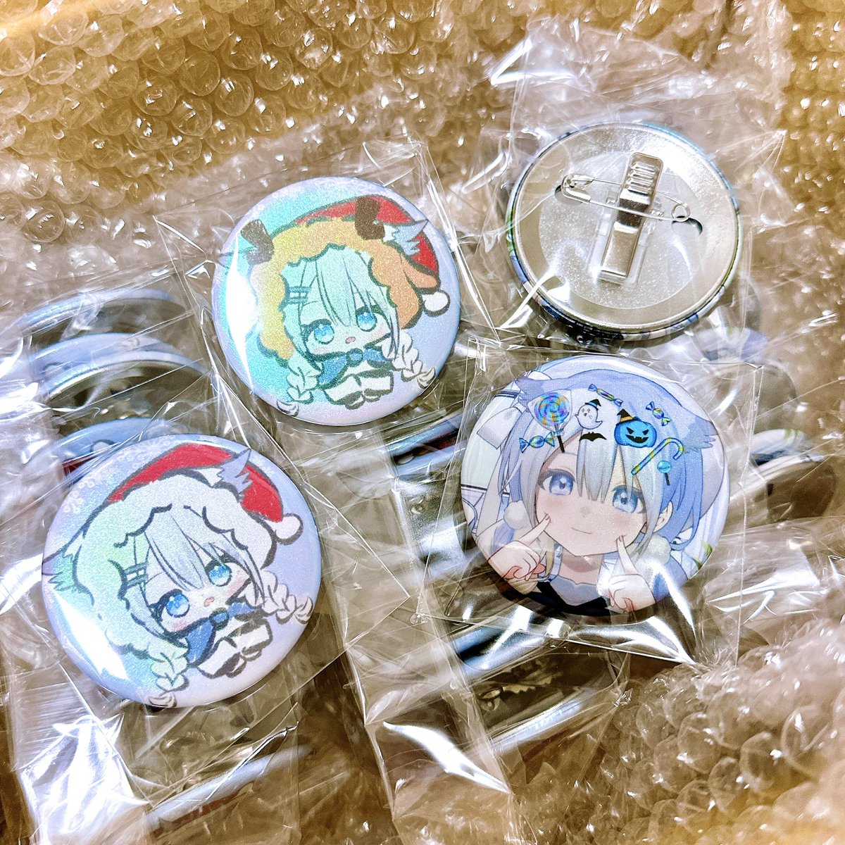 缶バッジは3種類です 𓂃⟡.· どうだ〜かわいいかぁ〜 写真だと分かり