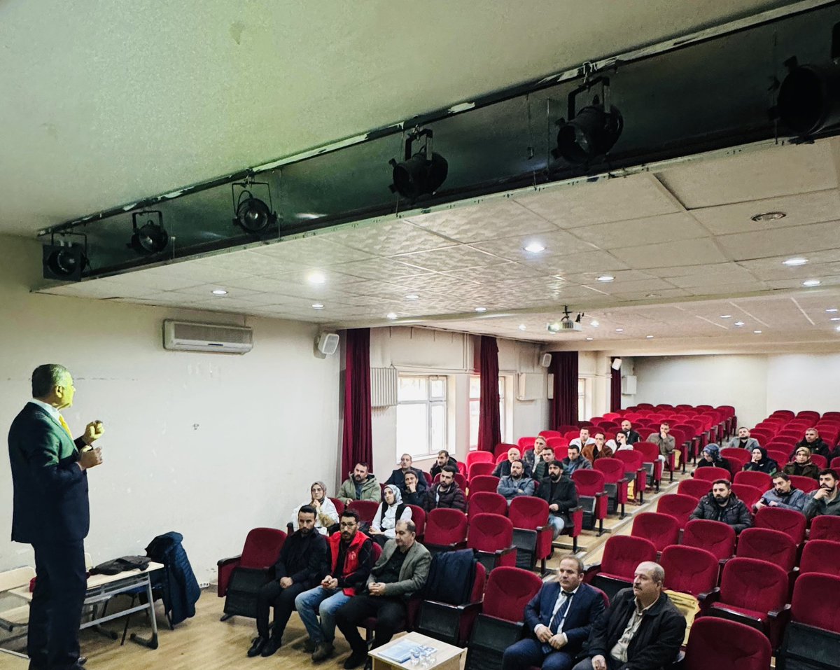 “MEBİ Platformunun Ortaöğretim Öğrencilerinin Bireyselleştirilmiş Öğrenme ve Başarı Düzeylerine Etkisinin İncelenmesi” konulu araştırma raporunun hazırlık sürecinde sağlıklı veri elde etmek amacıyla okul yöneticileri ve öğretmenlerin katılımıyla toplantı gerçekleştirilmiştir.