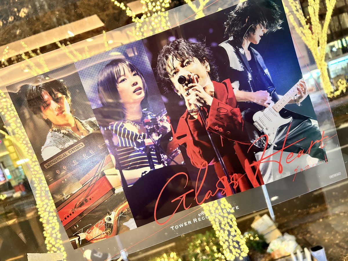 映像、パネル、衣装、楽器の展示、ストーリーやセリフに関連した