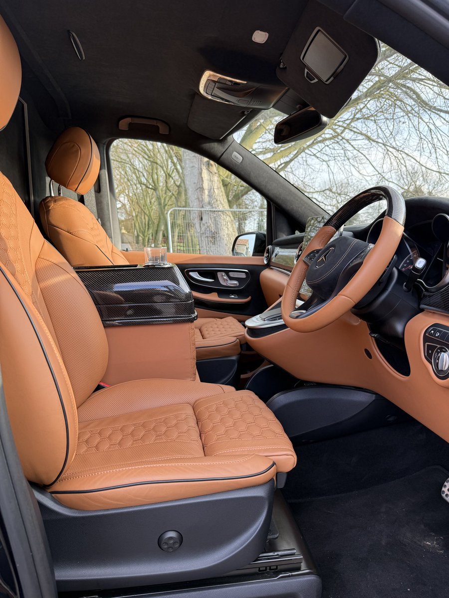 Sneak peak of my clients new VIP Mercedes-Benz V300d that I am lucky enough to be driving for the foreseeable. Pictures are a bit naff as I’m trying to not get their property in the background for privacy reasons etc.

2024 model, very last of the old shape but has only done