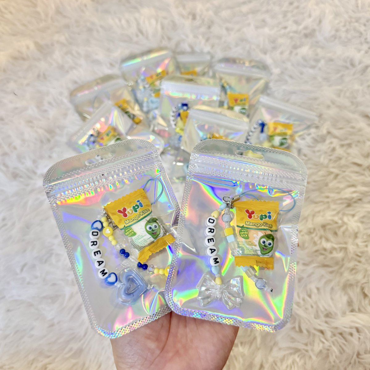 wtvnyahhh's tweet image. Freebies for TDS4 in Kuala Lumpur 

𐙚 phone charms &amp;amp; gummies ʕ´•ᴥ•`ʔ

🩷💚 limited to 50 pieces
🩵💛 10 pieces (i might do more if rajin)

📆 Date : 13 Dec 2025
⏰ Time : 12pm-ish the earliest
📍 Location : Axiata Arena

#TDS4inKL #TDS4inMY #THEDREAMSHOW4_in_KUALALUMPUR