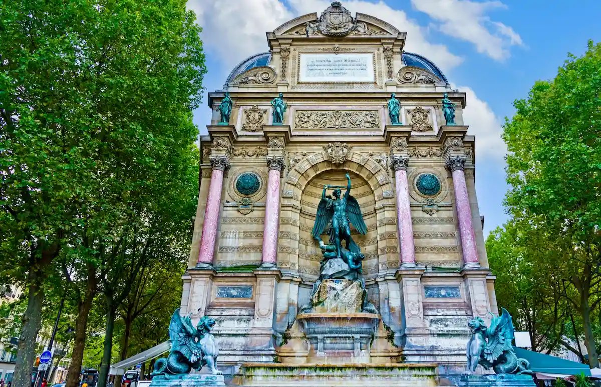 Eric_Anceau's tweet photo. Restauration de la Fontaine Saint-Michel construite sous le Second Empire.
L’État est démuni et nos impôts trop élevés.
Je n’ai son. rien contre le recours au mécénat à condition qu’il ne s’étale pas de façon agressive et indécente et là je pense que tel n’est pas le cas ! https://t.co/2u4oET0esa