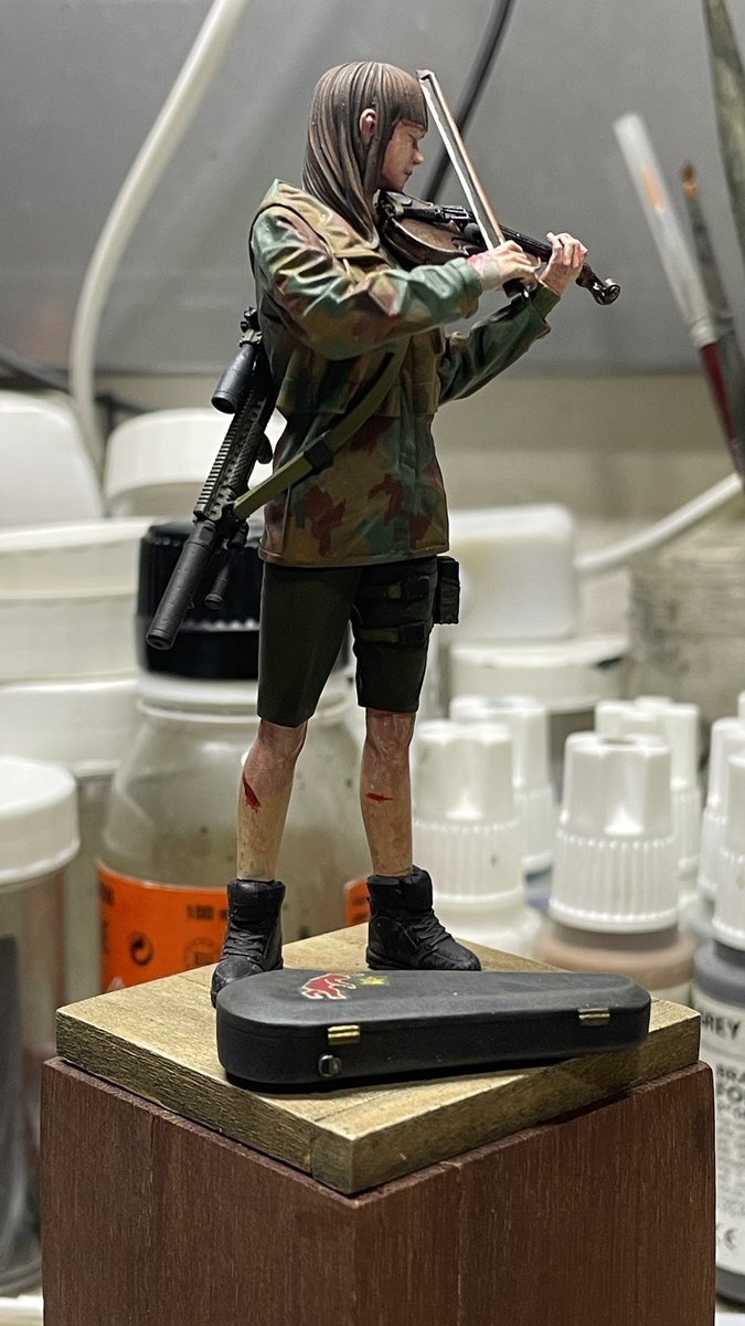 HenriettaBrix's tweet photo. Lovely figure from @killo_33 

Decided to go with WW2 British paratrooper Denison jacket. I decided to have her perform on stage compared to a tiled floor. 

One of these days I’ll take nicer photos with proper lighting and background. https://t.co/zH4mbCMHxw