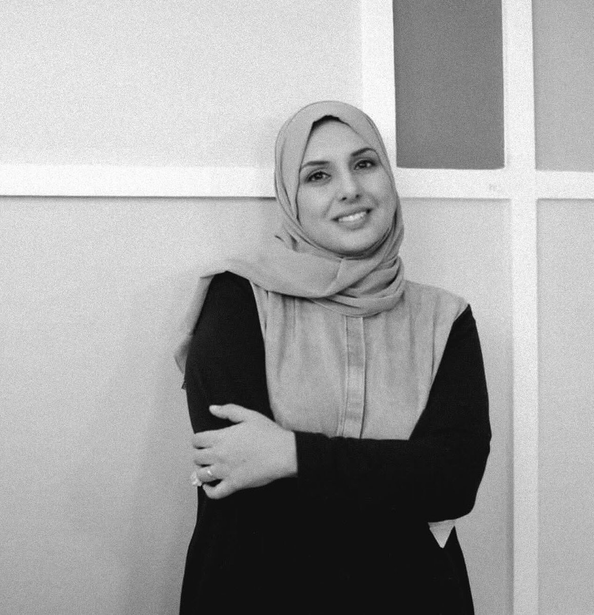 في مثل هذا اليوم قبل عام فقدت غزة وجها من وجوهها الاعلامية المثابرة النابضة بالحق والحياة .. ارتقت إيمان الشنطي مع زوجها وعائلتها على يد احتلال مجرم وبقيت ابنتها وحيدة يتيمة