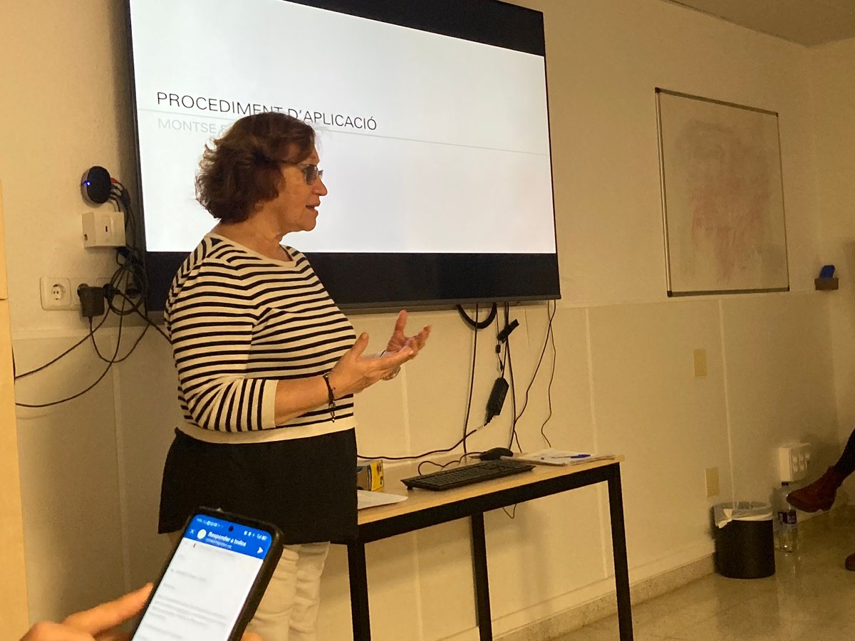 CAPSBEsq's tweet photo. La Comissió d'Eutanàsia del #CAPSBE ha organitzat dues sessions formatives internes amb l'objectiu de garantir que tot l'equip disposi dels coneixements, criteris ètics i procediments per acompanyar amb la màxima qualitat, seguretat i sensibilitat.
+Info a
https://t.co/15qGP1Ouyl https://t.co/ubFlfmW5iy