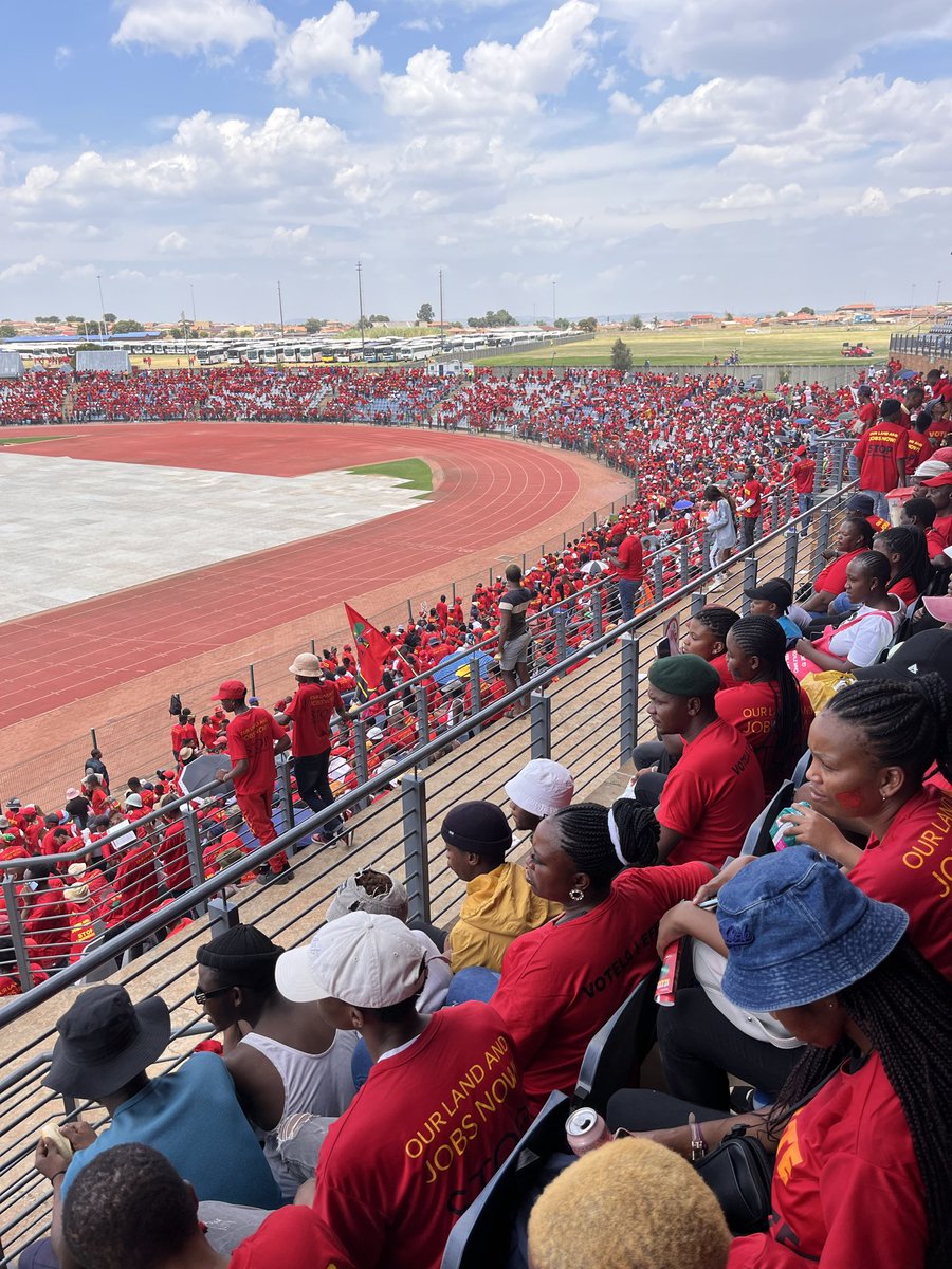 ZizinjaAbelungu's tweet image. The EFF rally the CiC was reffering to at Dobsonville organised by Mbuyiseni Ndlozi, Moshe and Nkululeko Dunga.

The Stadium was fully packed. 

SACP can't organise the same numbers

 #EFFPresser
