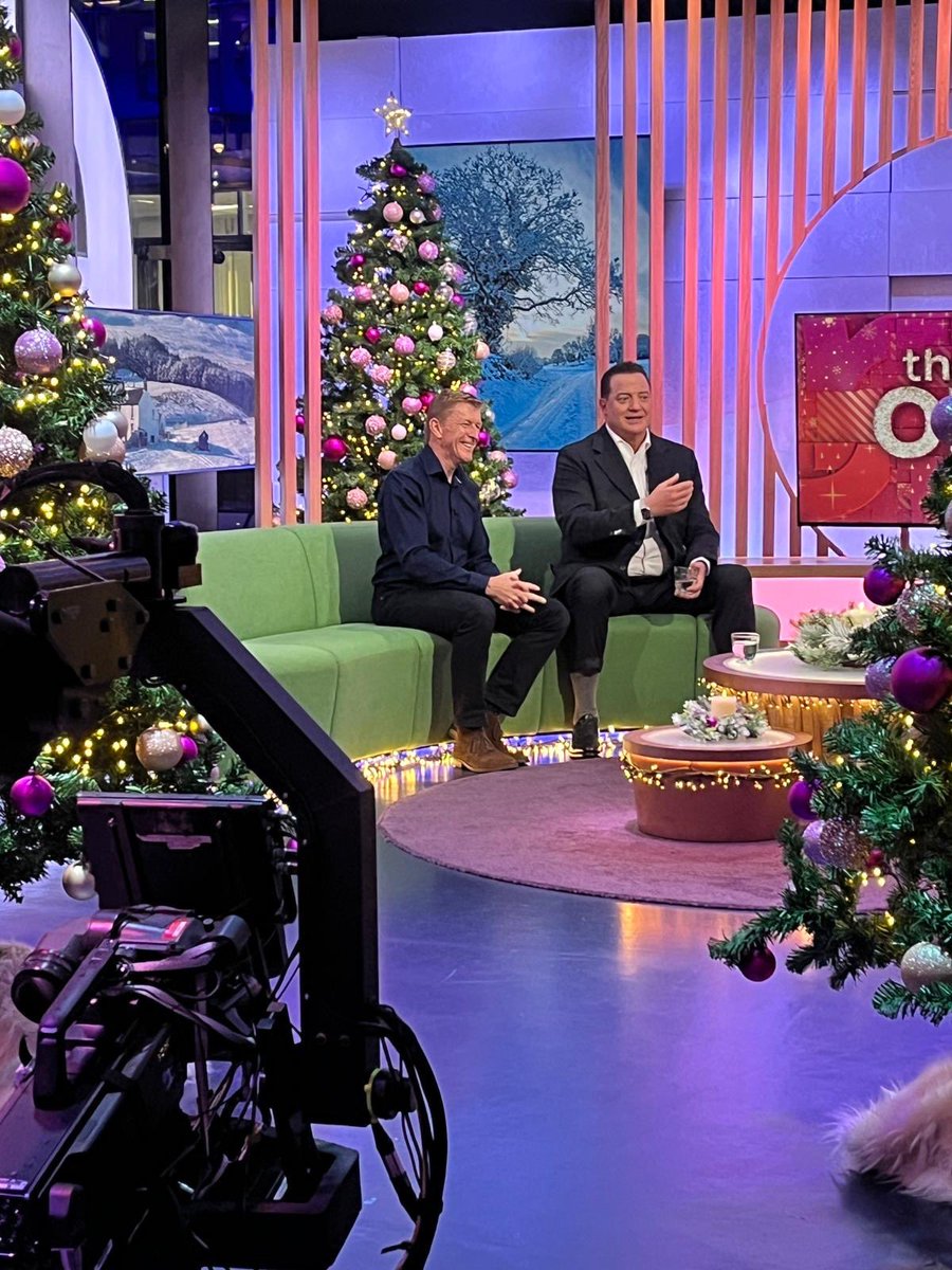 astro_timpeake's tweet image. Thanks to @alexjonesthomson and @vernonkay for having me on the @BBC One Show  yesterday. Ten years ago I visited the UK for the final time before launch (I was based in Houston at the time) and sat chatting to Alex before heading out to Star City. 
This time around I’m firmly…