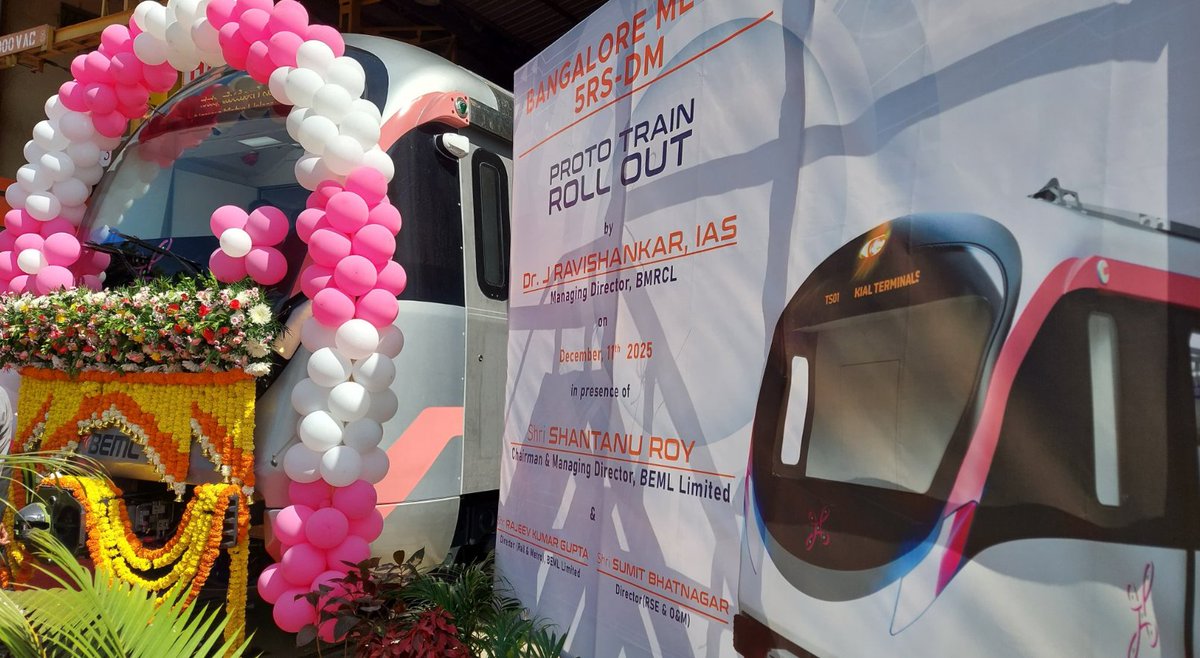 IndexKarnataka's tweet image. .@BEMLltd finally rolls out the prototype train for #BengaluruMetro's #PinkLine

The six-coach trainset will leave the Thippasandra plant and reach the Kothanur depot in the next few days

@ever_pessimist @ChristinMP_