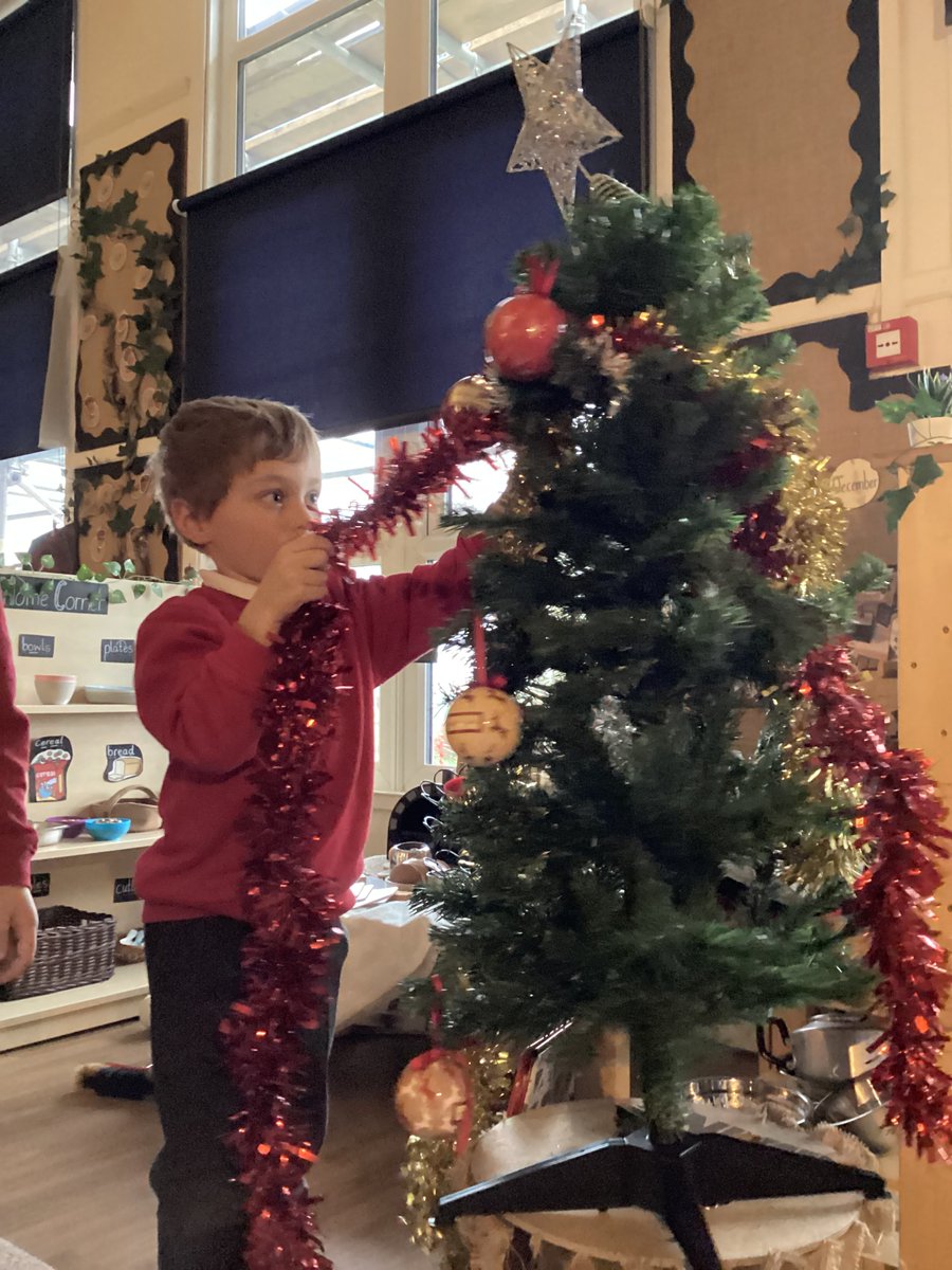 So special to welcome our families to our special Christmas Craft Love and Learn sessions. Thank you to all who attended.  #UnitedWeAchieve #SharedSpecialMoments