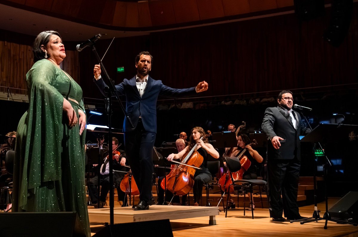 Sensible recorrido por melodías emblemáticas paraguayas, con artistas de gran nivel y un público muy conmovido: "100 años de la guarania" (HAY VIDEÍTO). Reseña de Viviana Aubele. Clic:  martinwullich.com/100-anos-de-la…