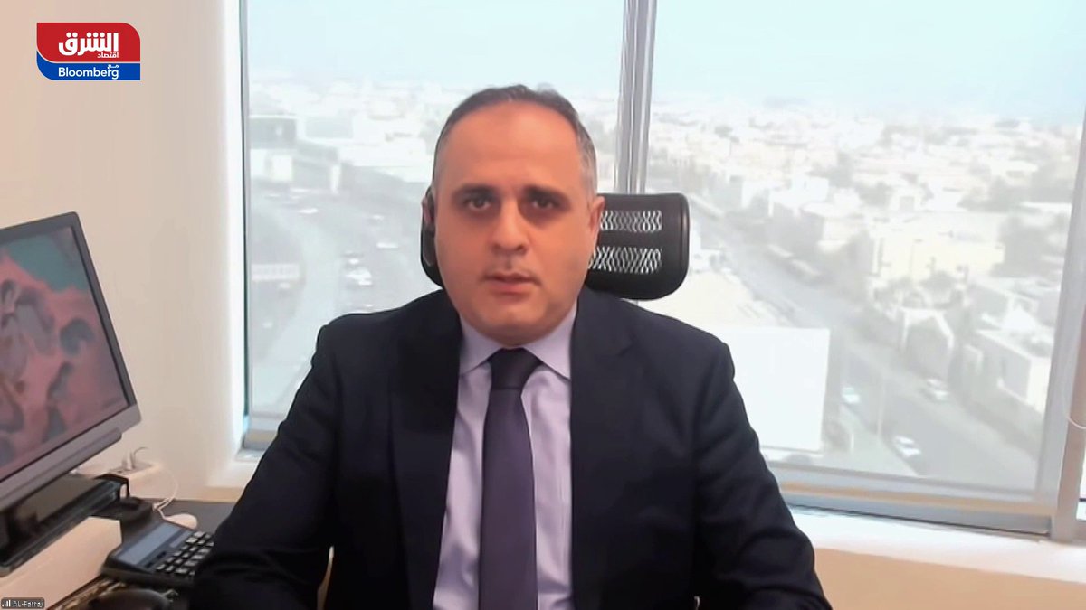 قرار خفض الفائدة الأميركية 25 نقطة أساس كان متوقعا، وجاء رغم انقسام واضح داخل الفيدرالي. القرار جاء لإرضاء الأسواق والضغوط السياسية أكثر من اعتماده على عوامل اقتصادية مثل ضعف سوق العمل. الأسواق تتوقع خفضين في 2026، لكن الفيدرالي يرجّح خفضا واحدا فقط. بحسب محمد الفراج، رئيس 