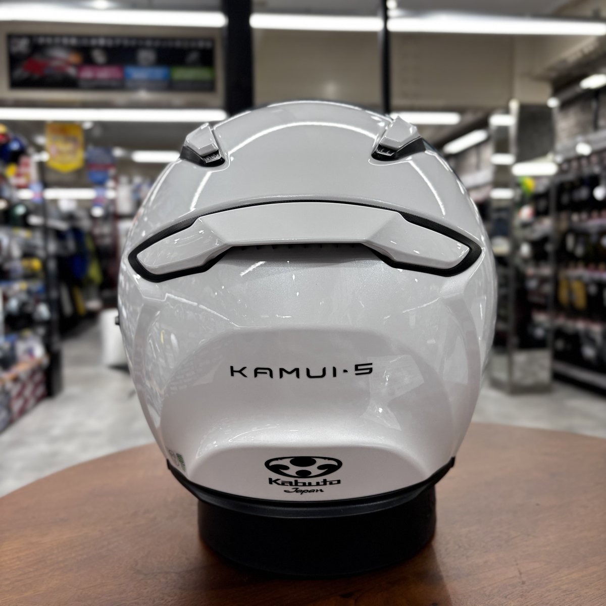NANKAI_MINOO's tweet image. 入荷しました🙌

@OGK_KABUTO 様の2026年NEWモデル
 #KAMUI5 の単色全５色が入荷いたしました!!  
･心地の良い新フィット感の内装 
･より安定した密閉性を実現する新型シールドラチェット  ”細部に至るまで使いやすさと快適性を徹底的に追求”
 された新モデルです🥰 

ご試着は #南海部品箕面店 まで