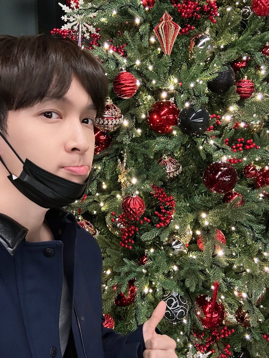 'KNOCK KNOCK!' tweet media