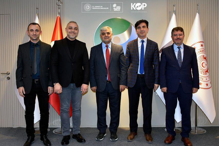 KOSKİ VE KOP ARASINDA KUYULARDA ENERJİ TASARRUFU İÇİN İŞ BİRLİĞİ

KOP İdaresi Başkanı Dr. Murat Karakoyunlu ile KOSKİ Genel Müdürü Ahmet Demir arasında gerçekleştirilen protokolle, “Yer Altı Su Kuyularına Yönelik Enerji Verimliliği Revizyon Destekleri Projesi” resmen başlatıldı.