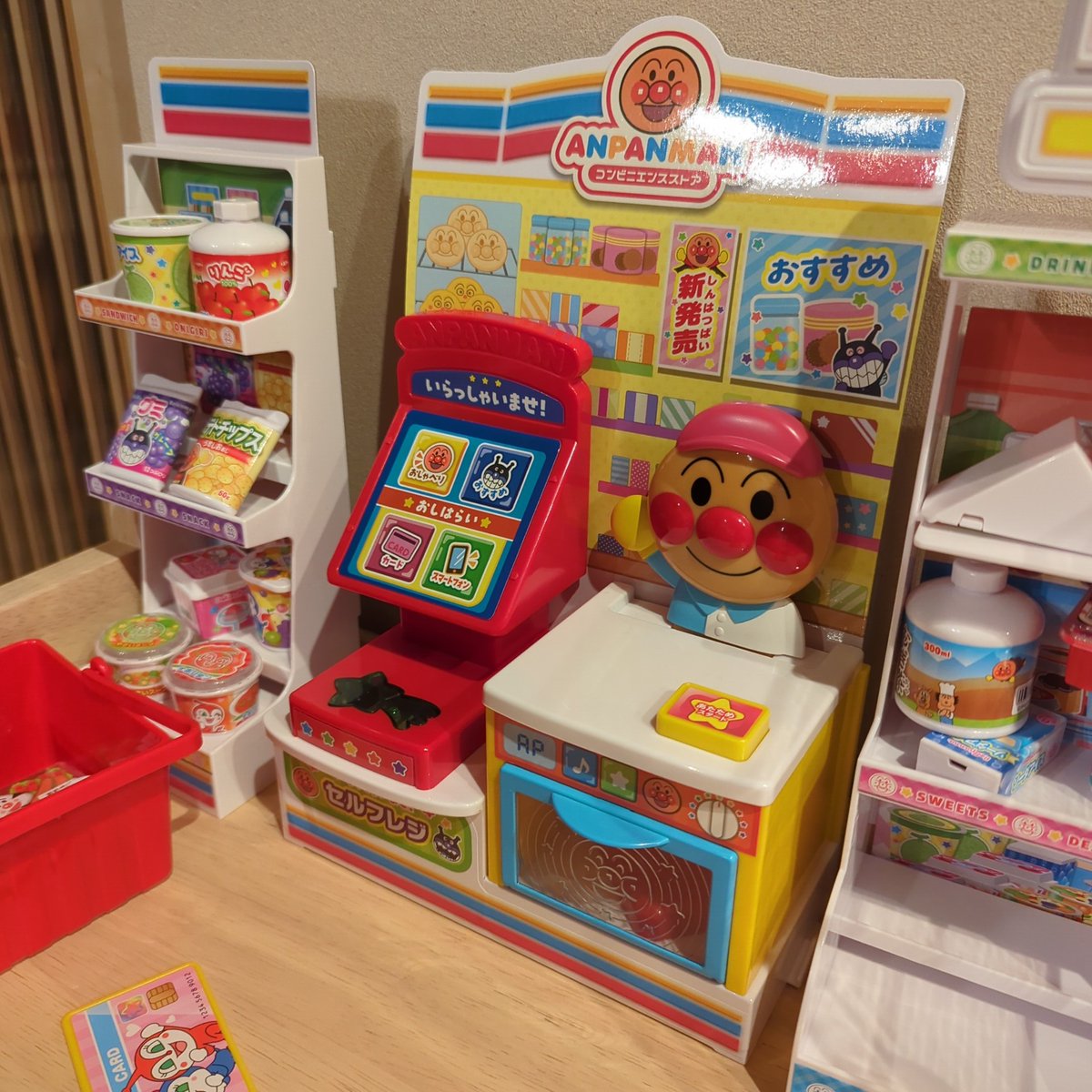 oooNAKi's tweet photo. おもちゃもキャッシュレスかつセルフレジなのすごい…子供たちからするとお札ってなに？という時代になってきそう https://t.co/JCnr3S9ITq