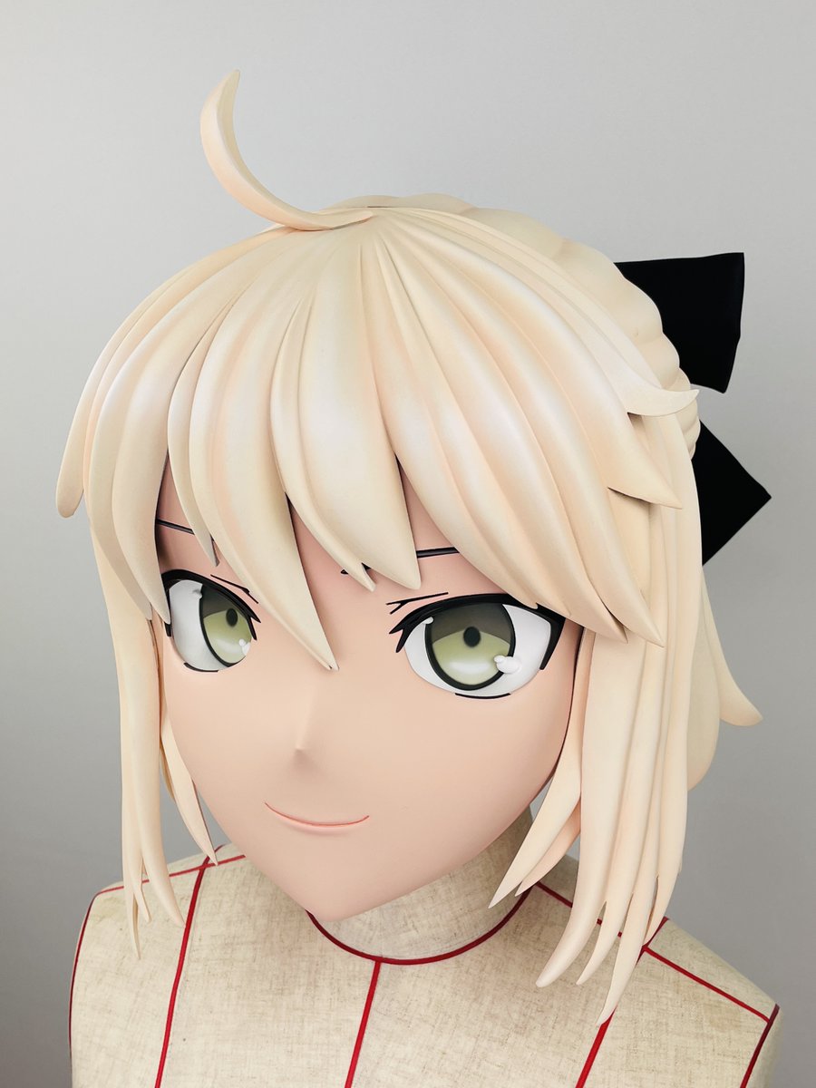 tokalcms's tweet photo. 着ぐるみマスク完成しました。視線追従の立体造形目で、グラスカバー付き目パーツと交換可能、リボン2色付属の仕様です。アホ毛とテール髪は梱包輸送のために着脱できます。今回は髪の一部に新素材を応用し、髪量の割には軽量に仕上げることができました。 https://t.co/MaJGtj5kUF