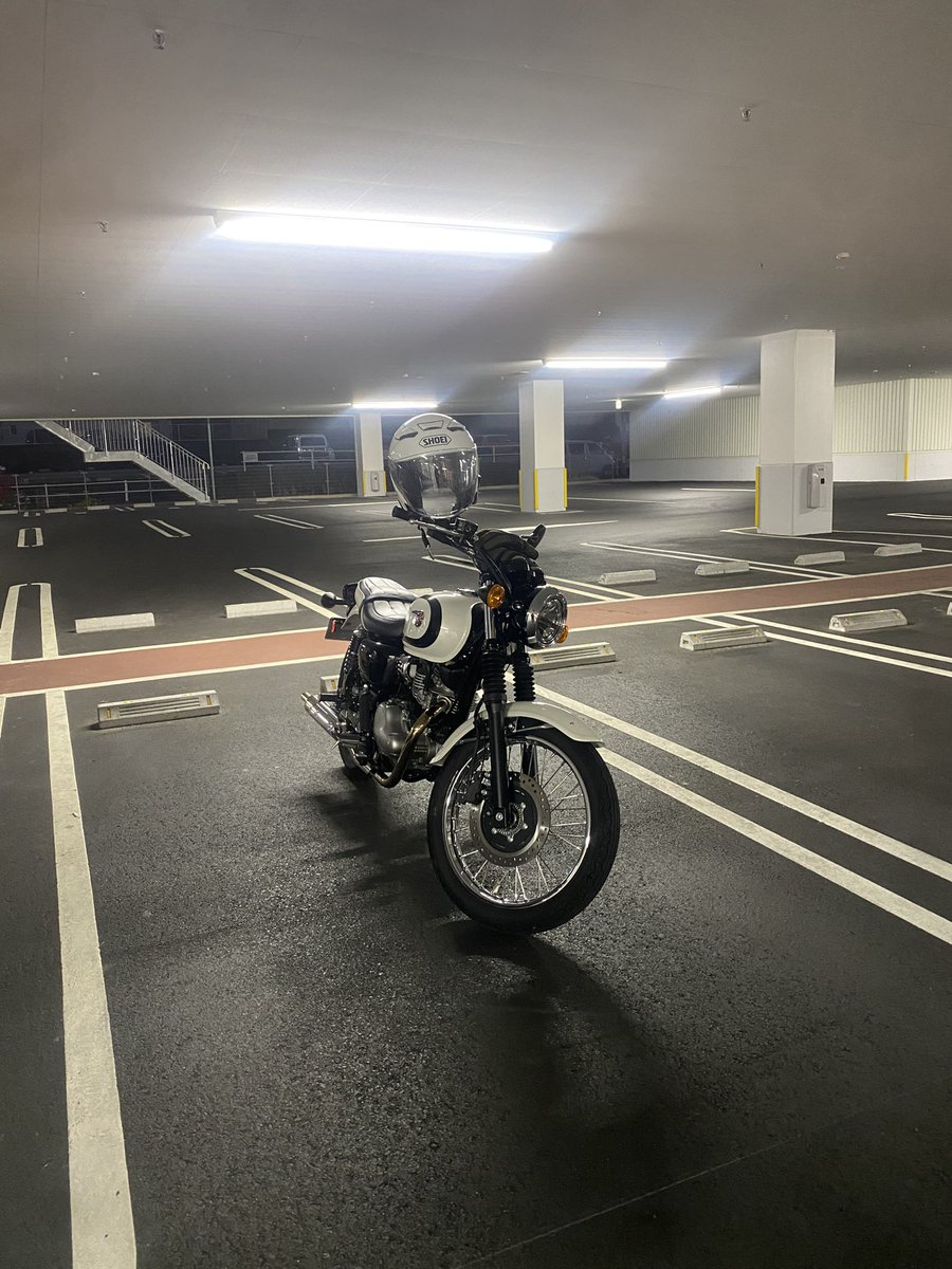 午後からは美容室に行ったり、iPhone探しの旅。 お目当ては在庫なし