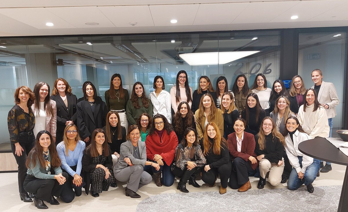 CEOE_ES's tweet photo. 🚺Clausuramos la III Edición de #ProyectoProactiva, una iniciativa de @CEOE_Campus y @Esade
El #ItinerarioPromociona ha impulsado a más de 140 mujeres de más de 70 #empresas 🚀
Un orgullo visibilizar su #talento y el #liderazgo femenino https://t.co/QsZqV2Fb9I