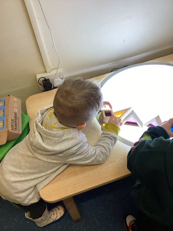 SunflowerChilds's tweet photo. Bringing some extra sparkle to our classroom this holiday season! ✨ Our lightboard is filled with bright, translucent blocks, and it’s a brilliant way to explore #STEM through play!

#LightTablePlay #ChristmasActivities #EarlyYearsLearning #PreschoolSTEM https://t.co/Rfkqmiommk