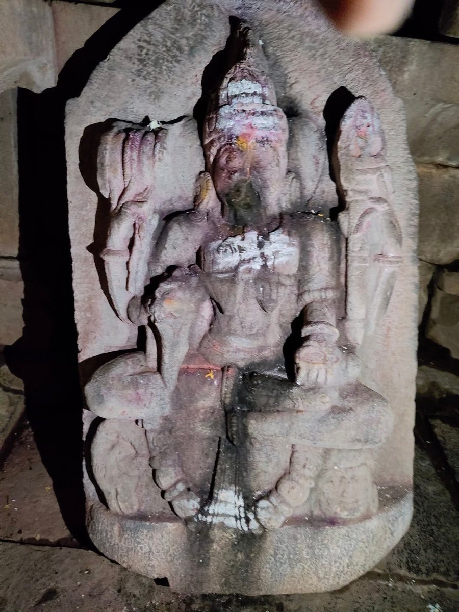 The__Chalukya's tweet photo. An 11th CE inscription of Bhope Kadamrao / Kadambaraya Marathas of Tuljapur has been recently discovered from Kati Savargaon in Tuljapur.
Inscription mentions Mahamandalesvara Kumara Somadeva Kadamba commissioned the Bhavani Idol
#Kadamba #Kadamrao #Kadam https://t.co/cc7ZLDH7F2