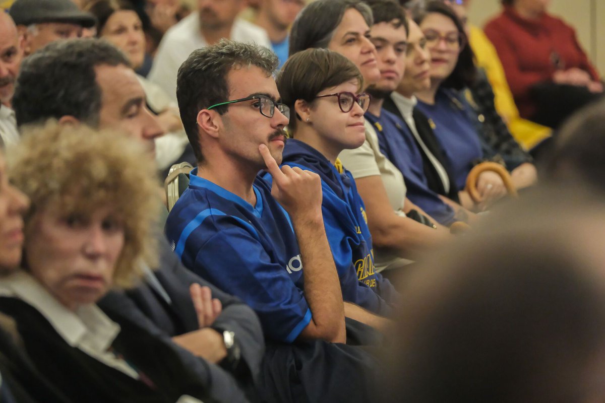 📝 El Proyecto Suma, galardonado en los III Premios Endecan.

▪ La iniciativa del Club Baloncesto Gran Canaria fue uno de los premiados en estos distinguidos galardones que premian el talento canario capaz de generar cambios en la sociedad.

➡ cbgrancanaria.net/news/el-proyec…