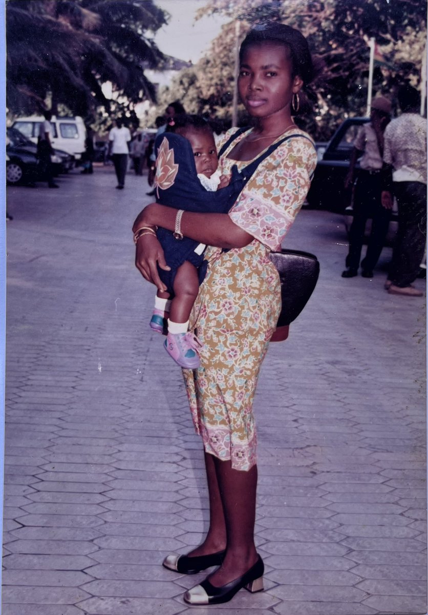 Aujourd’hui, c’est mon anniversaire… mais cette nouvelle bougie, je veux la dédier à ma mère.

Parce que la femme que je deviens au fil des années, c’est grâce à elle. Grâce à son amour, à sa force, à son mentorat silencieux, à son courage qui m’a montré la voie.

Je t’aime ❤️.