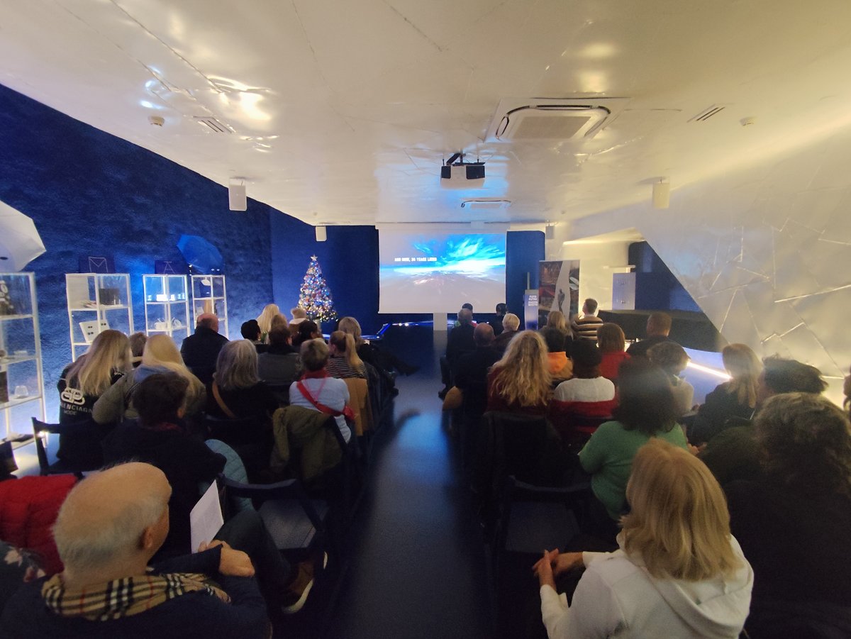 mapoxyomenos's tweet image. Last night we opened Stephan Lupino’s exhibition! His new sculpture Another World, created exclusively for this event, was presented along with a film on his creative process. You can see the work in one of our lobby windows until 11 Jan 2026!