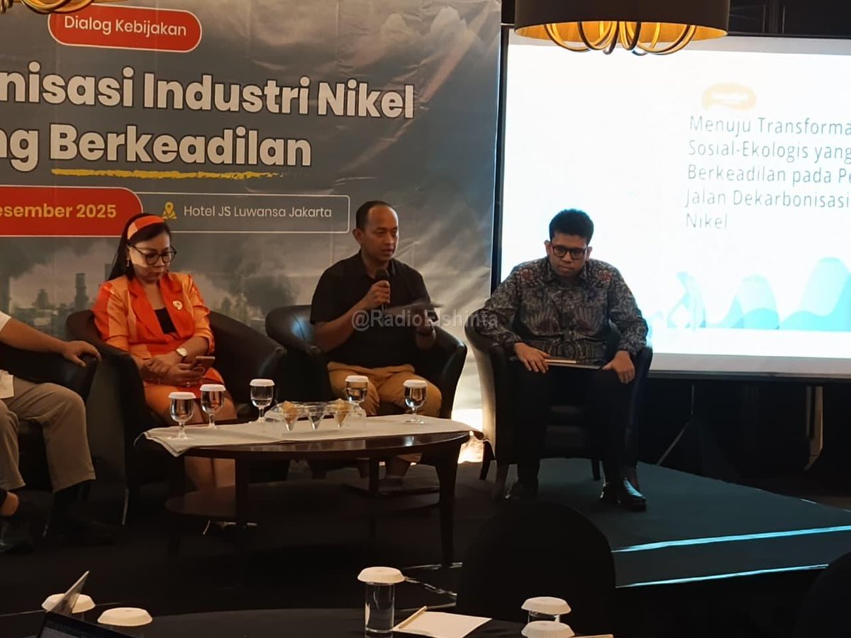 RadioElshinta's tweet photo. Ambisi pengembangan biomassa dan bioenergi dinilai perlu dikendalikan, karena skenario B50 berpotensi memicu ekspansi lahan sawit di Indonesia hingga 5,3 juta hektare. Hal ini disampaikan Direktur Eksekutif Satya Bumi, Andi Muttaqien, Kamis (11/12). 📸Fae
#Bioenergi
#EkspansiSawit
#SatyaBumi
