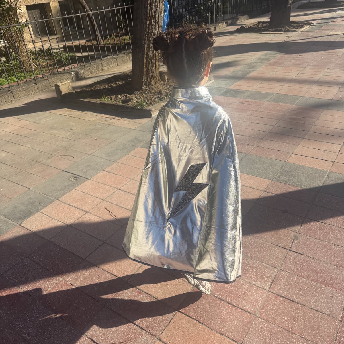 gidiyorum.... bazılarının zoruna..... ve uzaya.....