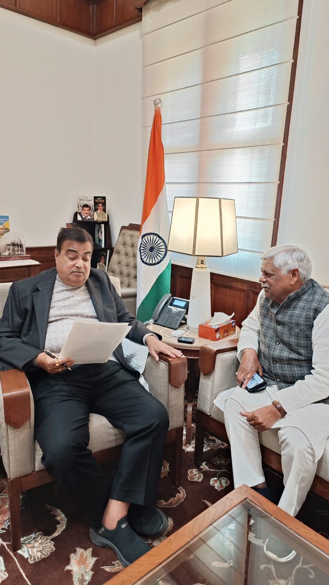 vishnumppalamu's tweet photo. नई दिल्ली में केंद्रीय मंत्री @nitin_gadkari जी से मुलाकात की।

पलामू/गढ़वा के NH-139, NH-343, जपला बाईपास, सोन नदी पुल आदि फोरलेन परियोजनाओं की DPR शीघ्र व NHAI प्राथमिकता हेतु अनुरोध। NH-39 के पोखराहा, जोड़ व सिंगरा पर ब्लैक-स्पॉट्स पर फ्लाईओवर की मांग।

@BJP4Jharkhand https://t.co/RKCVpTFvE6