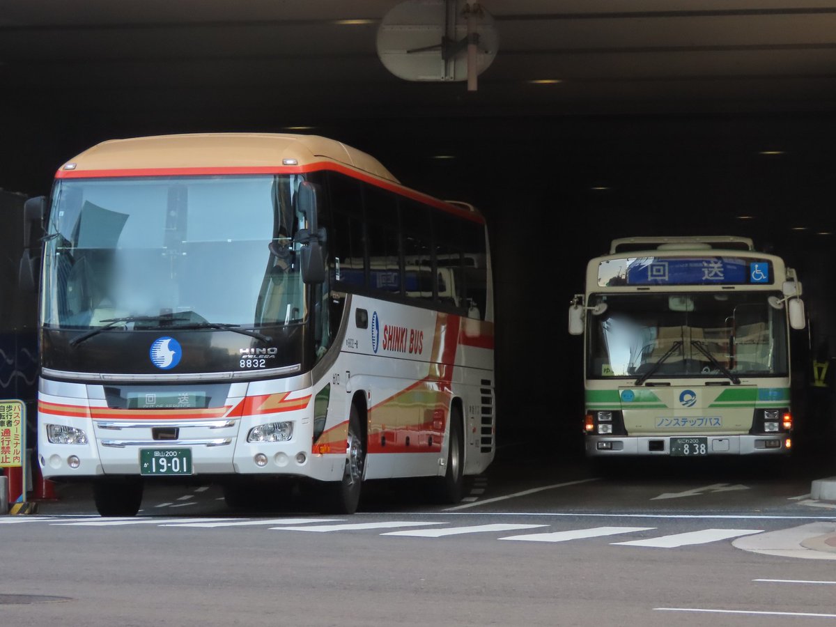 12/11 神姫バス 津山(営)8832 日野2PG-RU1ASDA [急行]大阪駅行→回送