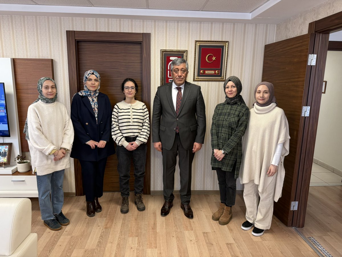 Türk Eğitim-Sen yalnızca eğitim öğretim ve bilim hizmet kolundaki kamu çalışanlarımızın değil kamuya atanma ümidi ve çabasında olan gözbebeğimiz gençlerimizin de güven kapısı olmaya devam ediyor.+
<a href="/TalipGeylan06/">Talip Geylan</a> 
<a href="/MilliEgitimBak/">MEB</a> 
<a href="/Yusuf__Tekin/">Yusuf Tekin</a>