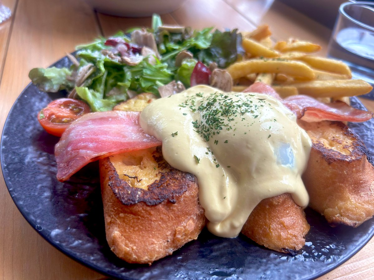 今日はお仕事前に
花咲さんとランチでした🍽

美味しいご飯と
素敵なプレゼントも頂けて
幸せいっぱい(  ´˘`  )♡

今年もお世話になりましたの挨拶をする機会が
本格的に増えてきて
年末を感じます⋯(語彙力)