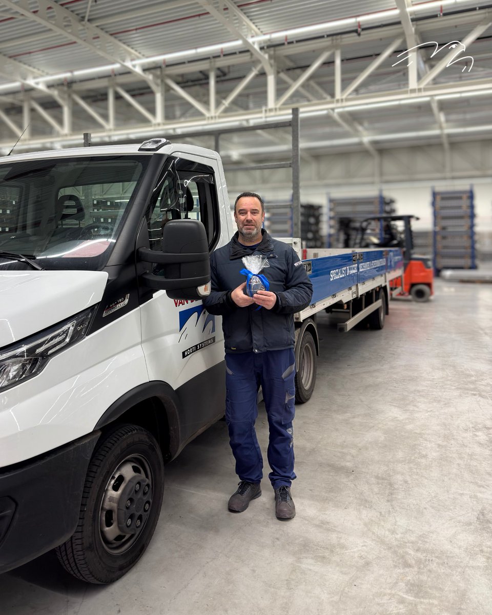 De Dag van de De Dag van de Vrachtwagenchauffeur!
 
Een dag waarop wij graag onze chauffeurs, die elke dag opnieuw onze de spullen van locatie naar locatie brengen, in het zonnetje willen zetten. En niet te vergeten Maurice, onze eigen vaste chauffeur!