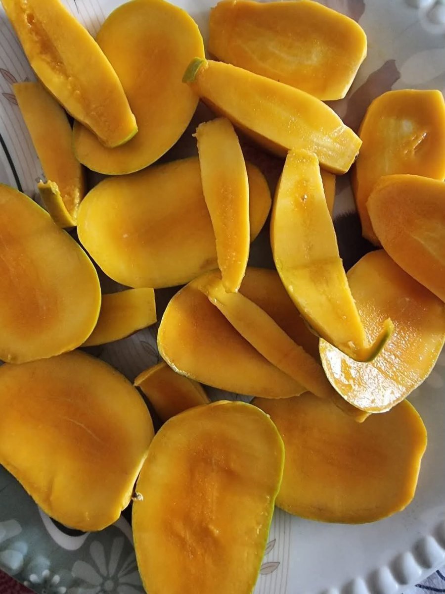 دسمبر میں آم کھانے کا اپنا ہی مزہ ہے 🤓😋

#اردو_زبان 
#TDR_now